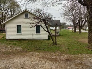 209 W 1st Ave, Elkins, AR 72727 - photo 2