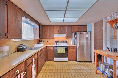 1320 Fretz Ave, Allentown, PA 18103 - photo 7