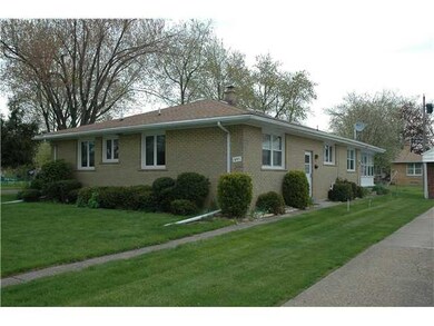 691 Barrally St, North Tonawanda, NY 14120 - photo 4