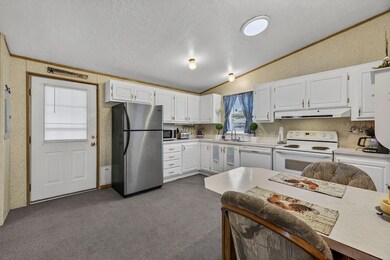 185 NW Harwood St unit SPC 21, Prineville, OR 97754 - photo 3