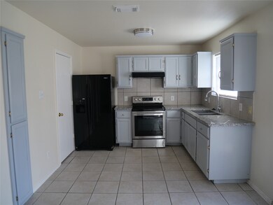 5510 Rio Alamo St, Rosharon, TX 77583 - photo 7