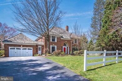 9001 Holly Leaf Ln, Bethesda, MD 20817 - photo 2