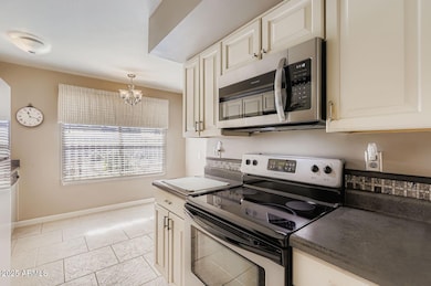 20025 N Willowcreek Cir, Sun City, AZ 85373 - photo 7