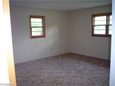 6302 Mountain Laurel Dr, Greensboro, NC 27406 - photo 4