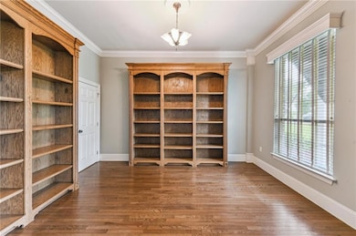 Dining Room, bookshelves can be removed