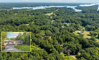 181 Cherry Cir, Hartwell, GA 30643 - photo 2