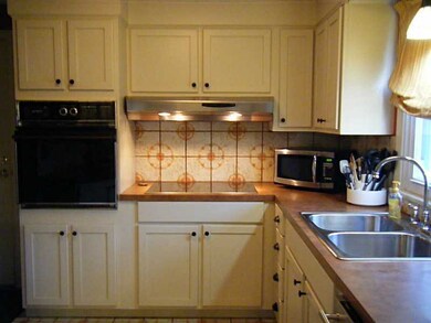 25 Randall St, Greenville, RI 02828 - photo 5