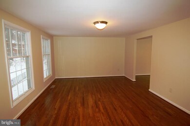 6013 Camelback Ln, Columbia, MD 21045 - photo 2