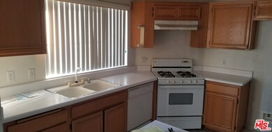 1602 W Stockwell St, Compton, CA 90222 - photo 5