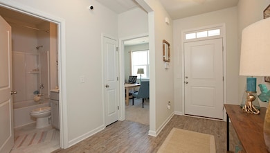 Aria-B-1618_New-South-Bridge-Model_Foyer