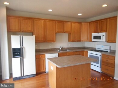 211 Hamilton Ct, Stephens City, VA 22655 - photo 2