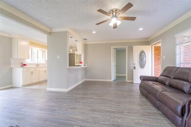 10201 Bretton Dr, Houston, TX 77016 - photo 6