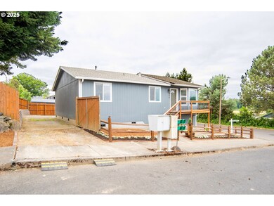 906 N Railroad Ave, Ridgefield, WA 98642 - photo 2