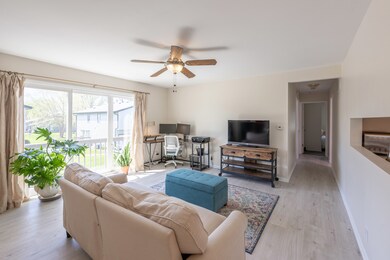 1882 Carnation Ct unit D, Aurora, IL 60506 - photo 4