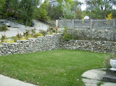 Front Yard<|><|>