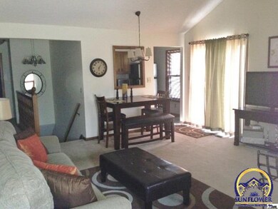 5570 SW Stonegate Ct, Topeka, KS 66606 - photo 2