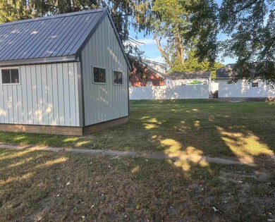 207 W Race St, Odon, IN 47562 - photo 6