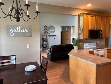 305 Sherman St, Dysart, IA 52224 - photo 5