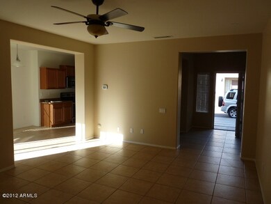 LIVING ROOM (2)