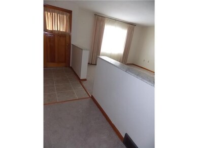 Entry/Foyer.