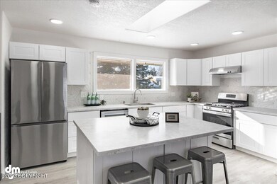 08-Kitchen_ELI05133-HDR-Edit