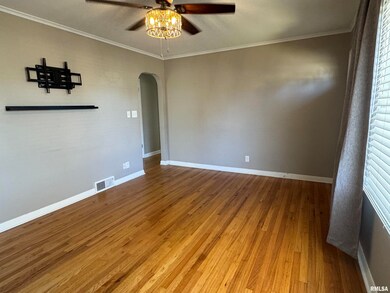 2325 W 43rd St, Davenport, IA 52806 - photo 4