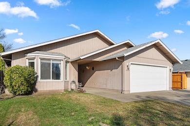 1025 Fairfield Ave, Central Point, OR 97502 - photo 6