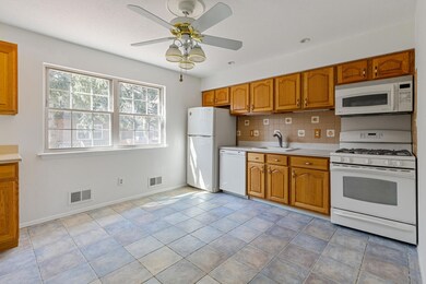 642 Denise Ct Brick Township-large-015-0