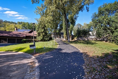 7720 Shaughnessy Rd, Edina, MN 55439 - photo 4