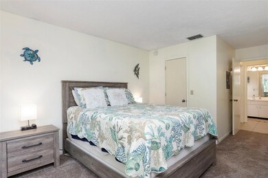 Owner's suite - furniture conveys with condo