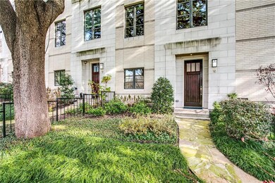 Popular street facing unit on Carlisle with a gate