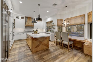 Gourmet Eat-in Kitchen