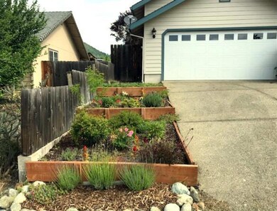 538 NW Buddy Ln, Grants Pass, OR 97526 - photo 2