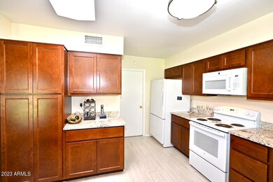 9822 W Oak Ridge Dr - 28 of 64