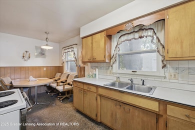 3801 Schlee St, Lansing, MI 48910 - photo 3