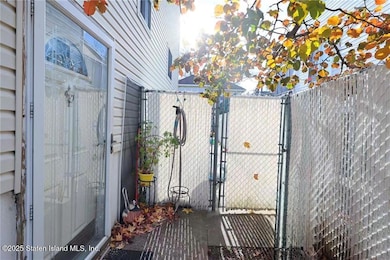 20 Buel Ave unit A, Staten Island, NY 10304 - photo 3
