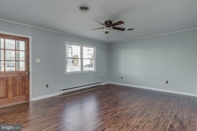 412 E 6th Ave, Ranson, WV 25438 - photo 4