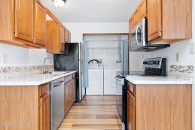 101 Cambridge Manor Dr, Schenectady, NY 12302 - photo 7