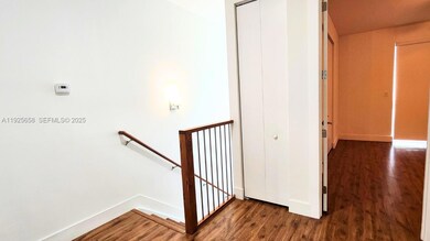 460 NE 35th Ct unit 4, Oakland Park, FL 33334 - photo 6