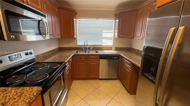 9113 Limetree Ln unit 170, Pembroke Pines, FL 33024 - photo 2