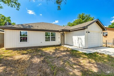 611 E 25th St, San Angelo, TX 76903 - photo 2
