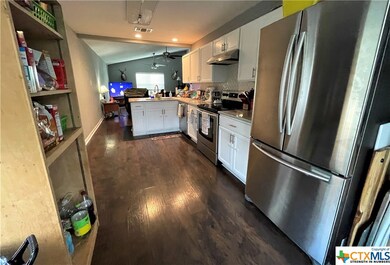 526 E Pine St, Seguin, TX 78155 - photo 5