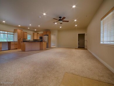 004_Living Room