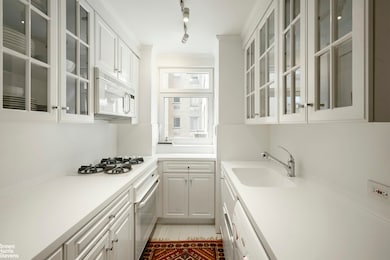 880 5th Ave unit 10A, New York, NY 10021 - photo 7