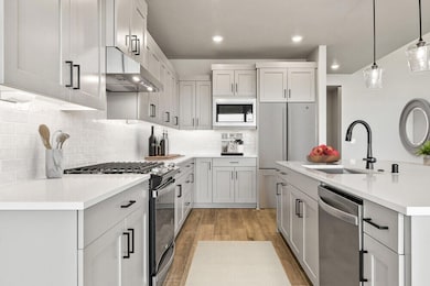 QR64-Carrington-F-Classic-Kitchen