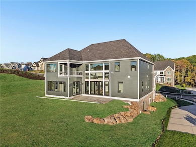 304 Azalea Ln, Baden, PA 15005 - photo 3