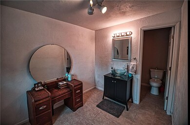 516 N Wentz St, Guthrie, OK 73044 - photo 6