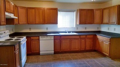 5 - Huge Kitchen