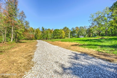 1446 Cove Ln, Oliver Springs, TN 37840 - photo 2