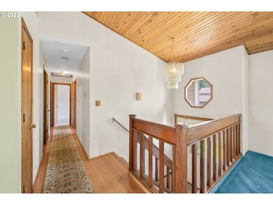 Living Room/Entrance